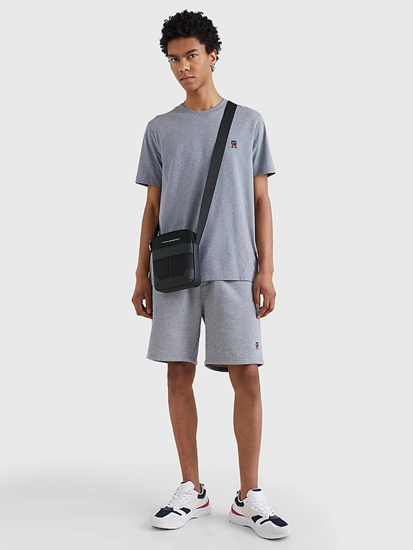 Мессенджер Tommy Hilfiger модель AM0AM10944-BDS Фото