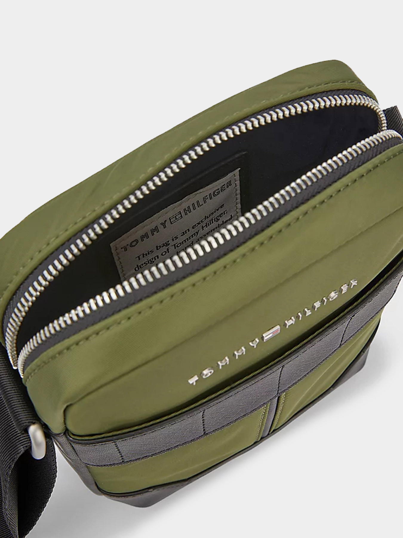 Мессенджер Tommy Hilfiger модель AM0AM10944-L9T Фото