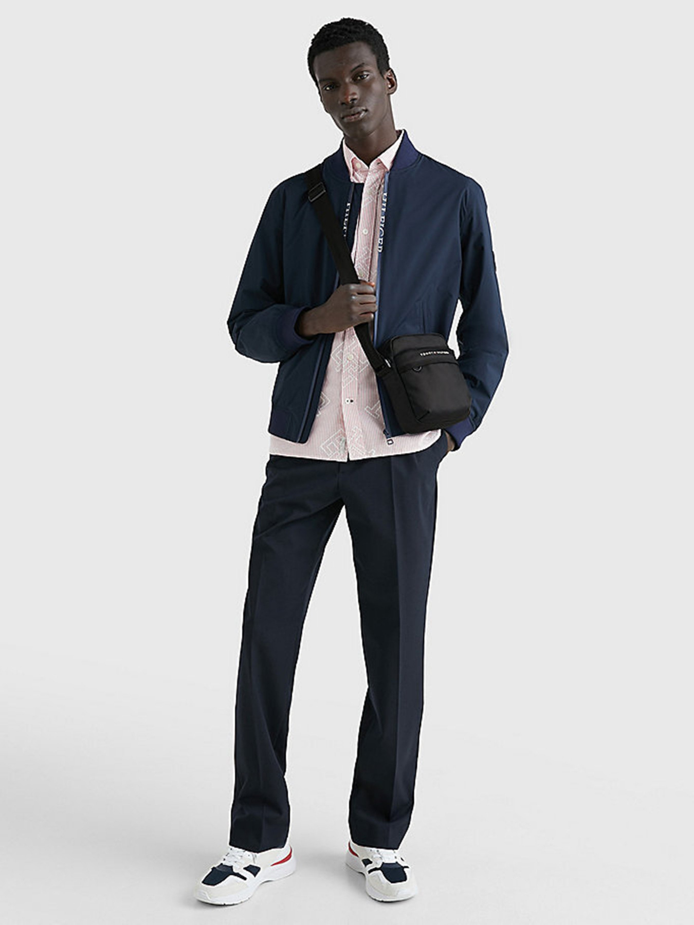 Мессенджер Tommy Hilfiger модель AM0AM10914-BDS Фото