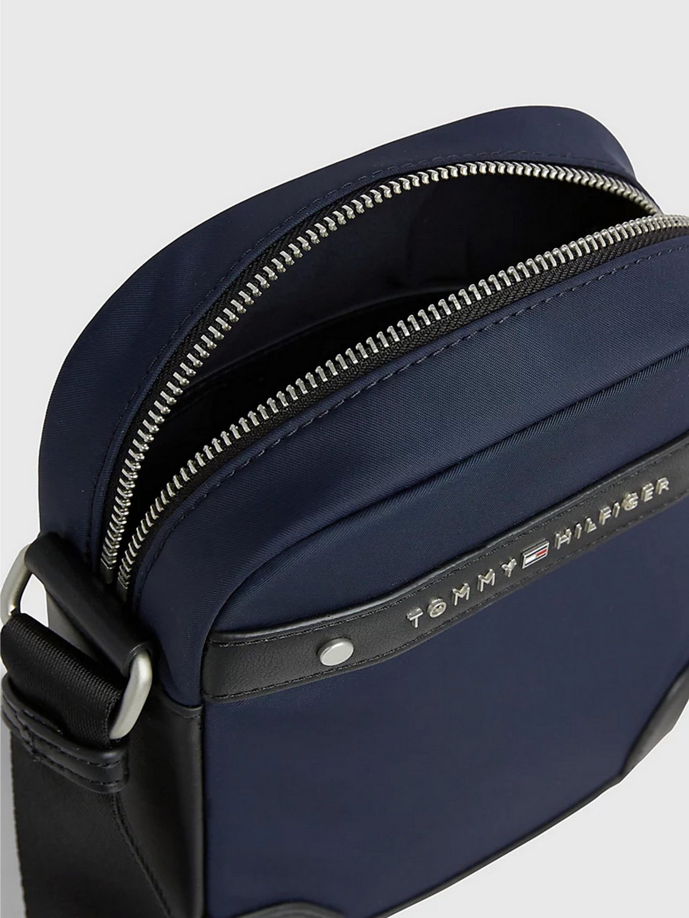 Мессенджер Tommy Hilfiger REPREVE® SMALL REPORTER модель AM0AM11303-DW6 Фото