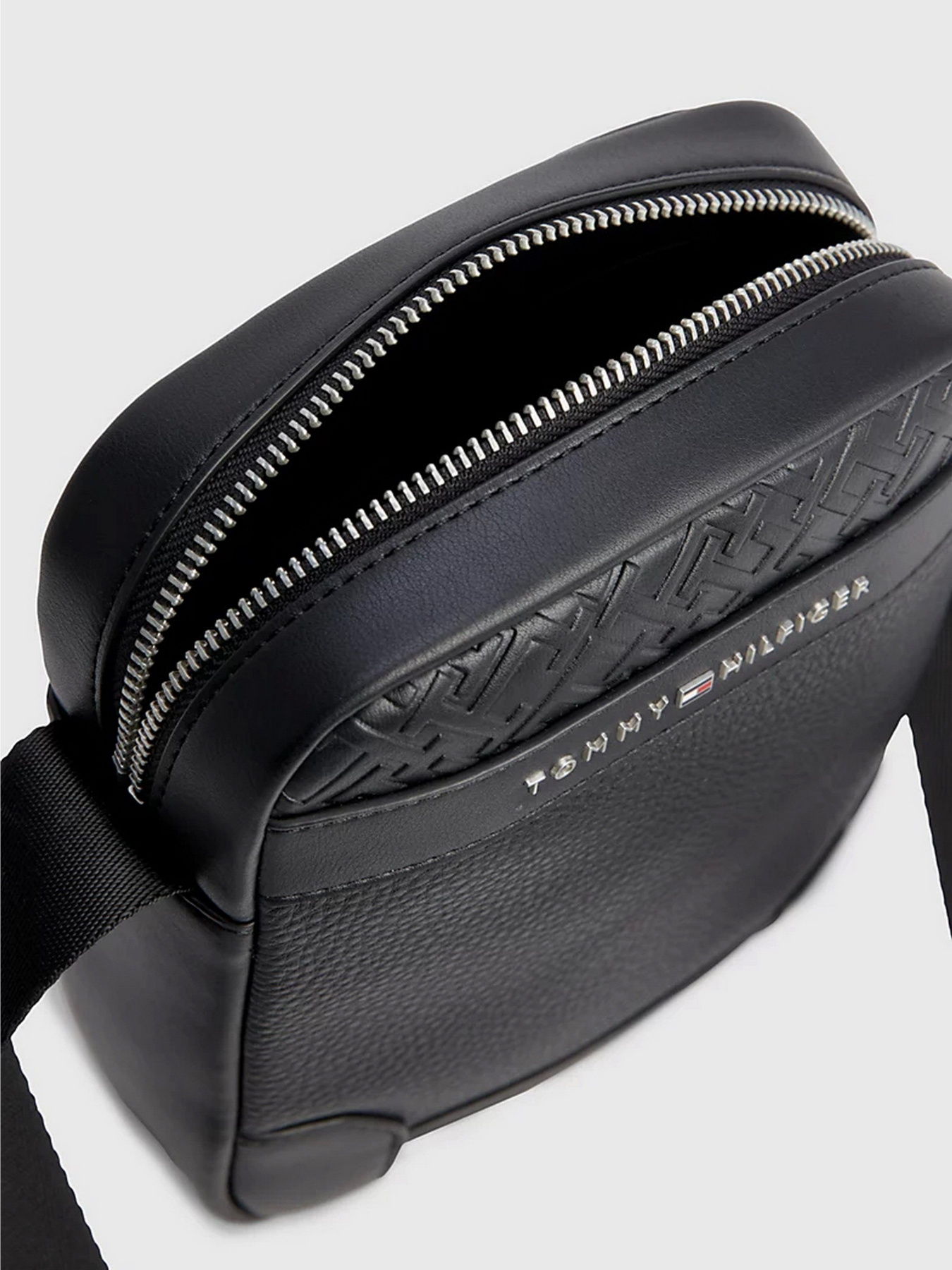 Мессенджер Tommy Hilfiger модель AM0AM11308-BDS Фото