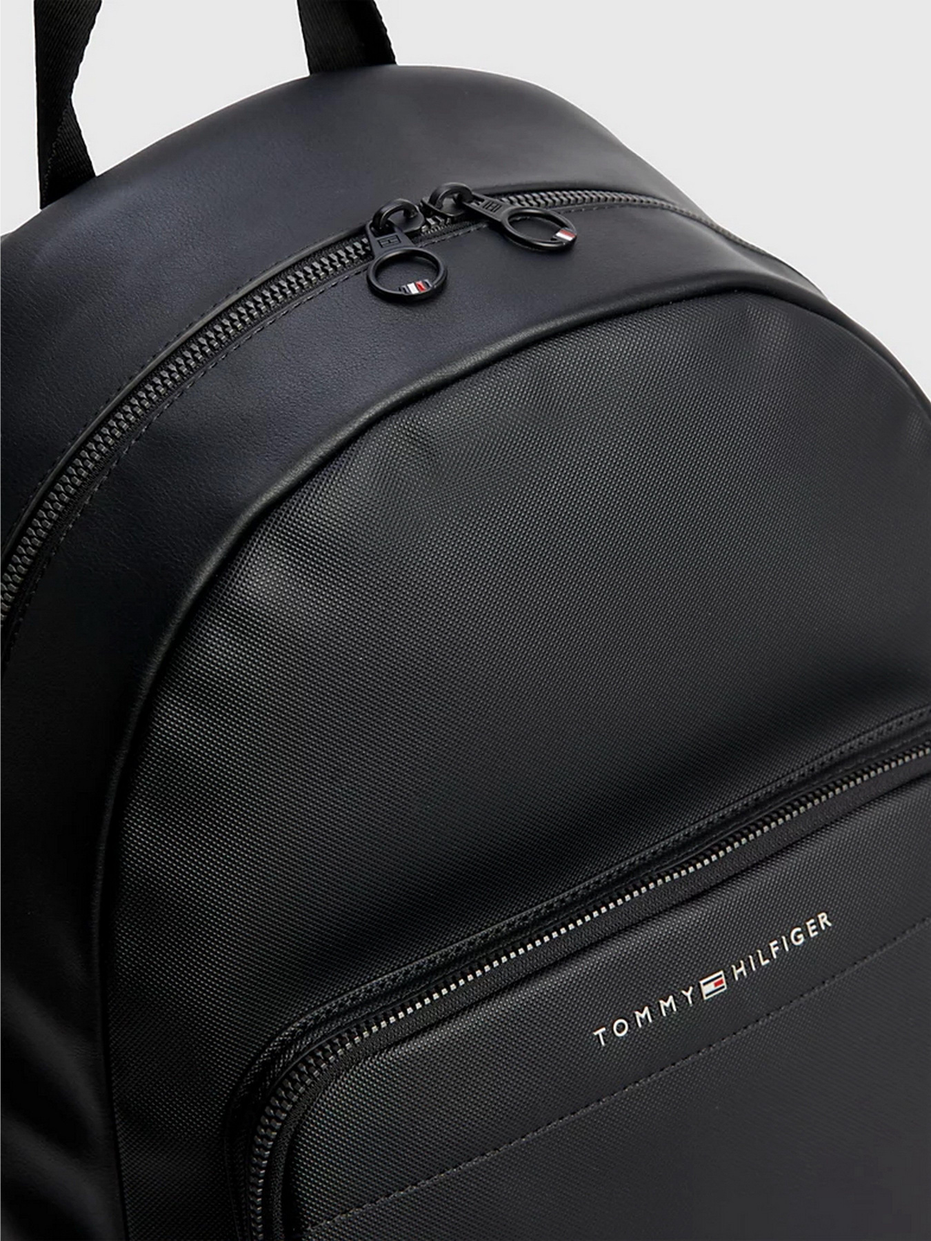 Повседневный рюкзак Tommy Hilfiger PIQUE TEXTURED SMALL REPORTER модель AM0AM11317-BDS Повседневный рюкзак Tommy Hilfiger PIQUE TEXTURED SMALL REPORTER модель AM0AM11317-BDS Фото