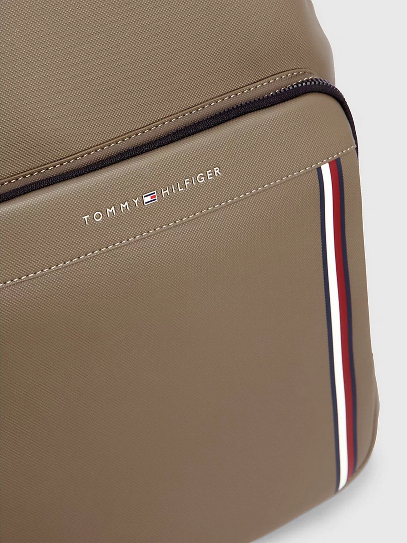 Повсякденний рюкзак Tommy Hilfiger PIQUE TEXTURED SMALL REPORTER модель AM0AM11317-RBU Повсякденний рюкзак Tommy Hilfiger PIQUE TEXTURED SMALL REPORTER модель AM0AM11317-RBU Фото