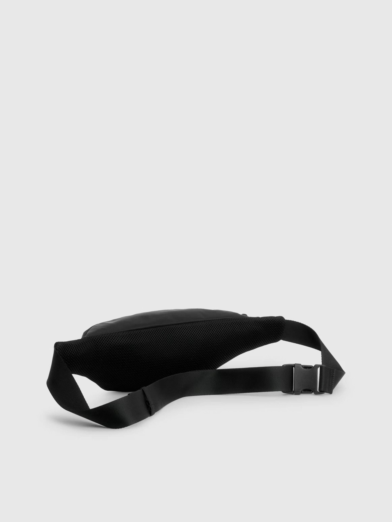 Поясная сумка Tommy Hilfiger LOGO RECYCLED BUM модель AM0AM11318-BDS Фото