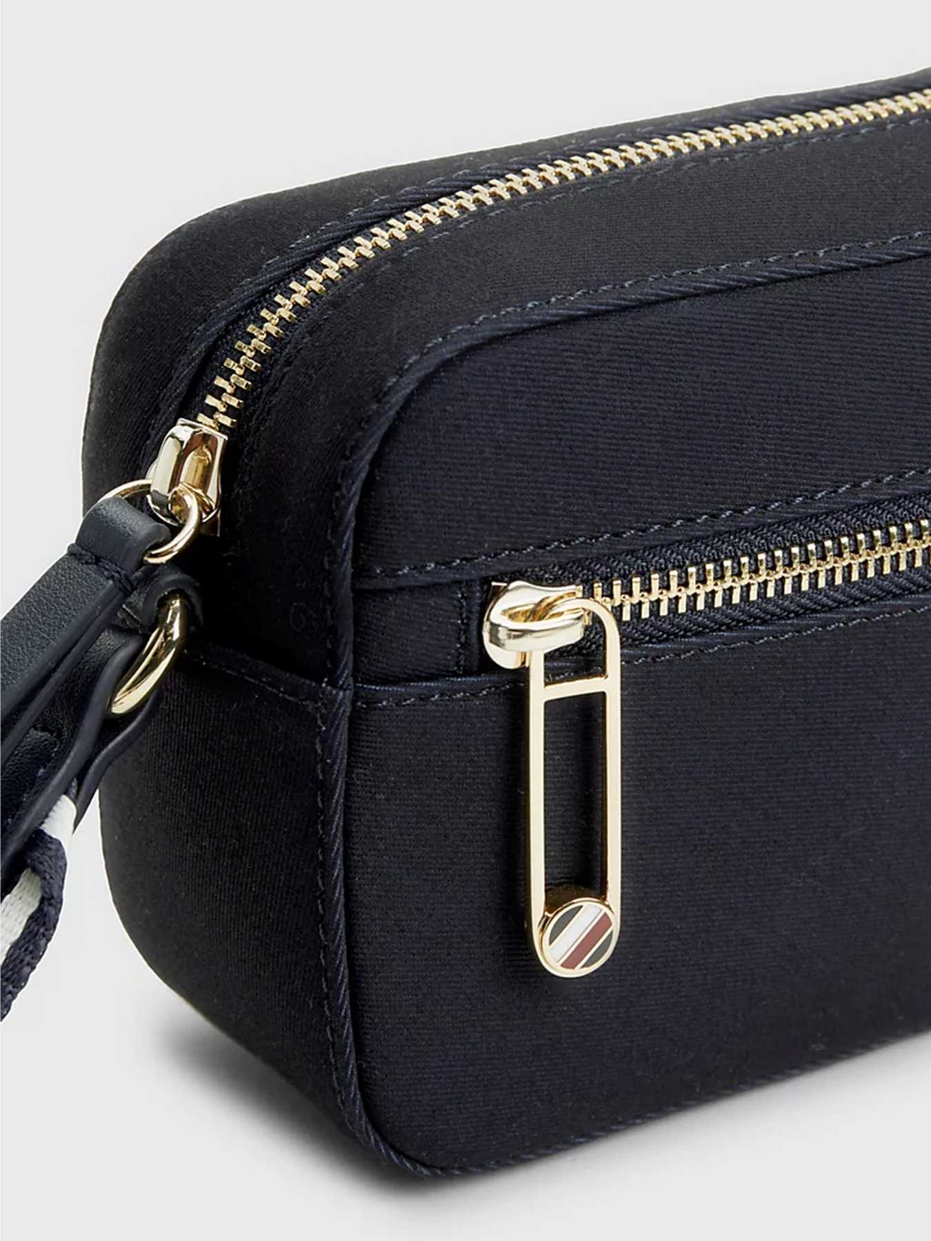 Крос-боді Tommy Hilfiger модель AW0AW15135-DW6 Фото