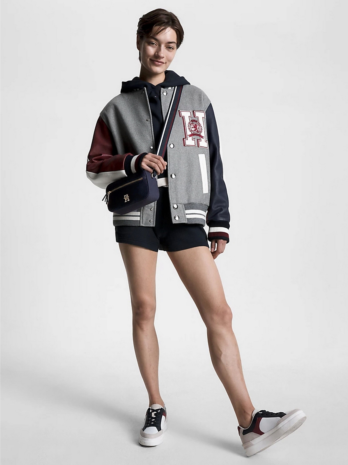 Крос-боді Tommy Hilfiger модель AW0AW15135-DW6 Фото