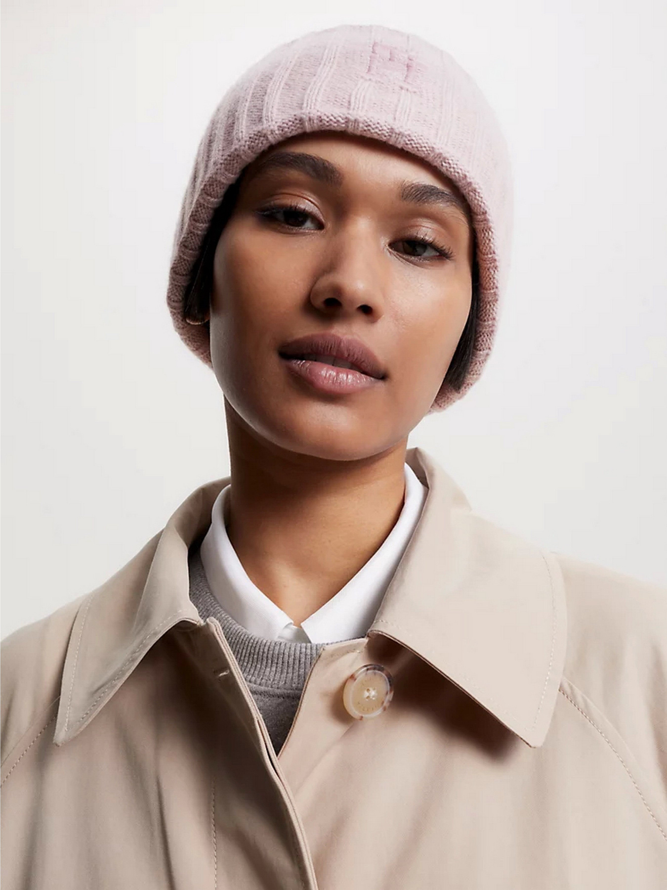 Шапка Tommy Hilfiger ICONIC MONOGRAM EMBROIDERY BEANIE модель AW0AW15153-TH2 Фото