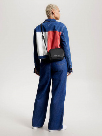 Кросс-боди Tommy Hilfiger Tjw Must Camera Bag Regular Pu модель AW0AW15420-BDS Фото