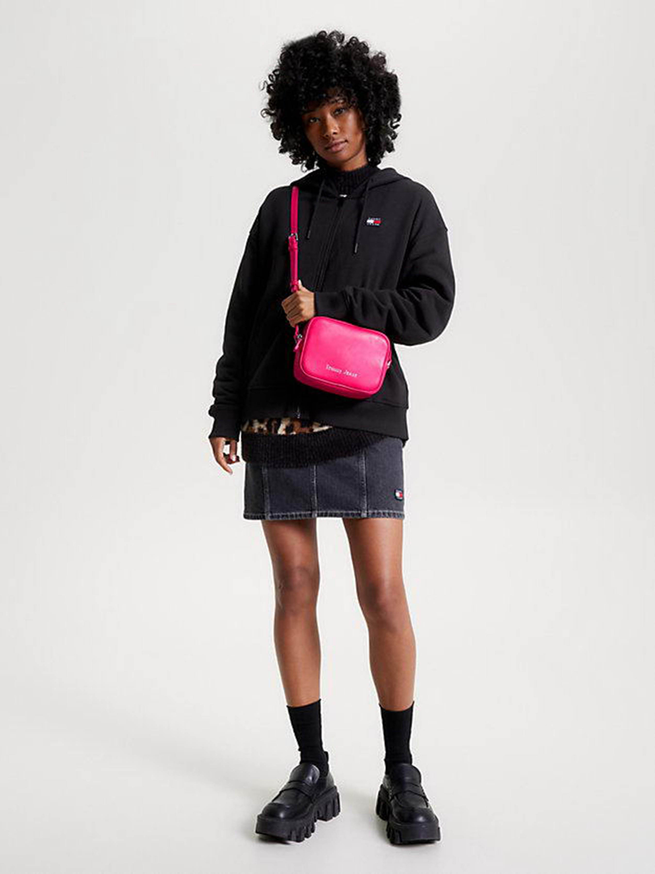 Кросс-боди Tommy Hilfiger Tjw Must Camera Bag Regular Pu модель AW0AW15420-TSA Фото