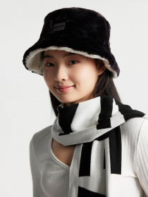 Панама Tommy Hilfiger Tjw Fuzzy Rev. Bucket Hat модель AW0AW15459-0GM Фото