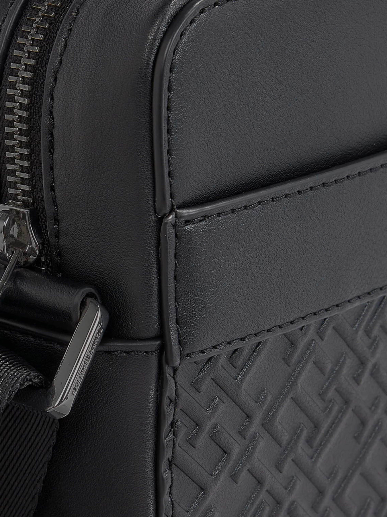 Мессенджер Tommy Hilfiger модель AM0AM11534-BDS Фото