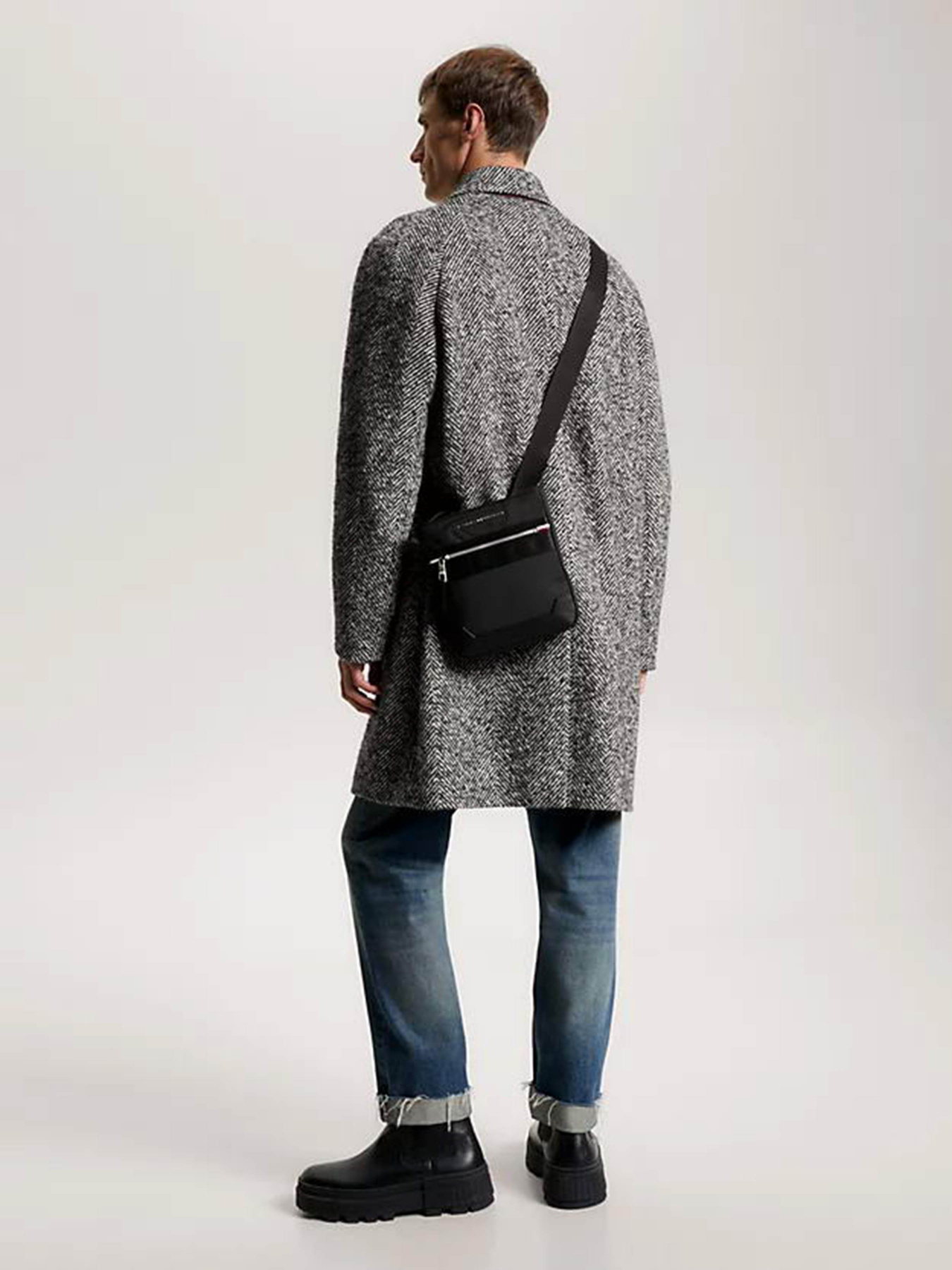 Мессенджер Tommy Hilfiger Th Elevated Nylon Mini Crossover модель AM0AM11570-BDS Фото