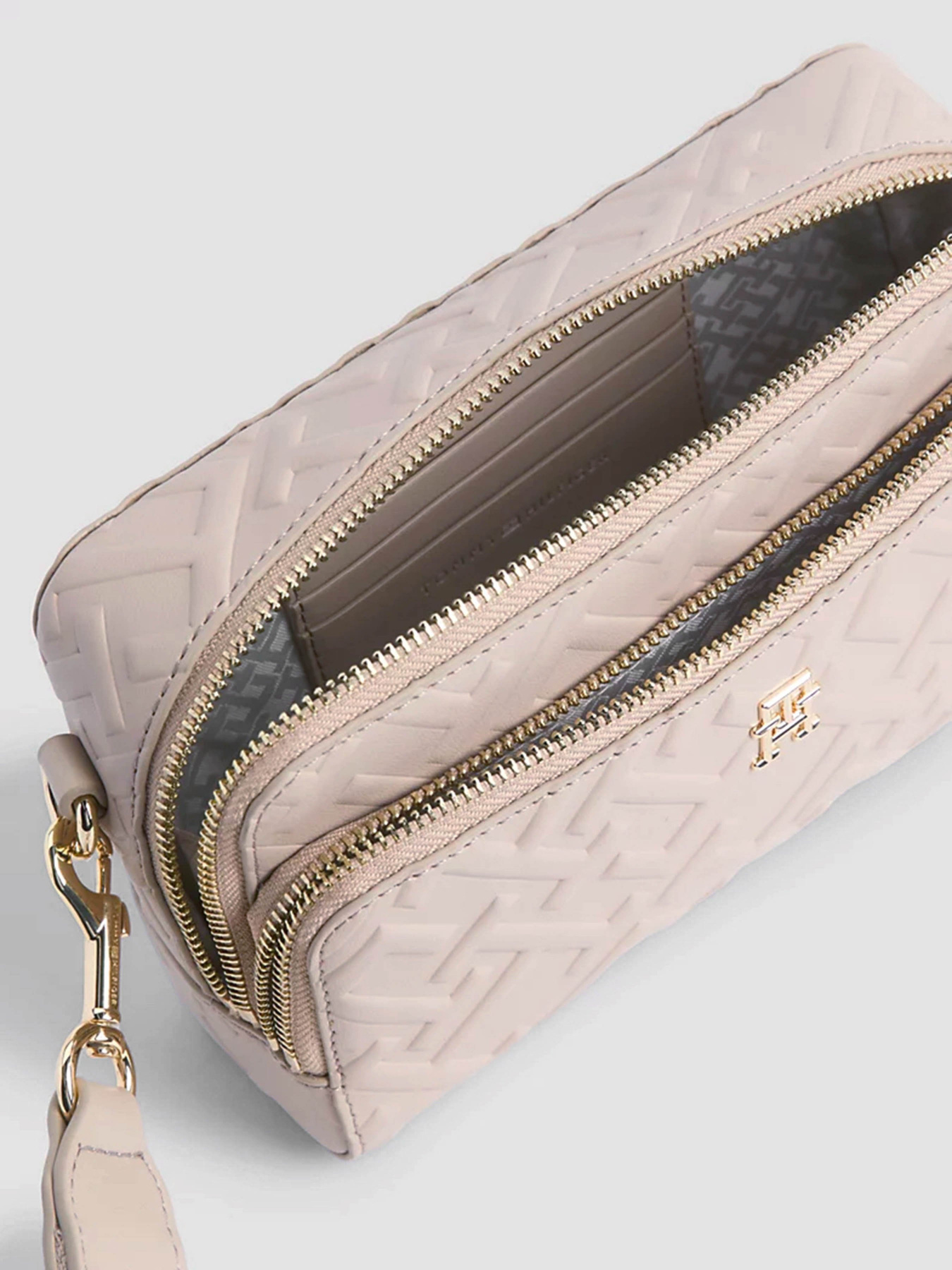 Кросс-боди Tommy Hilfiger модель AW0AW15208-ABO Фото