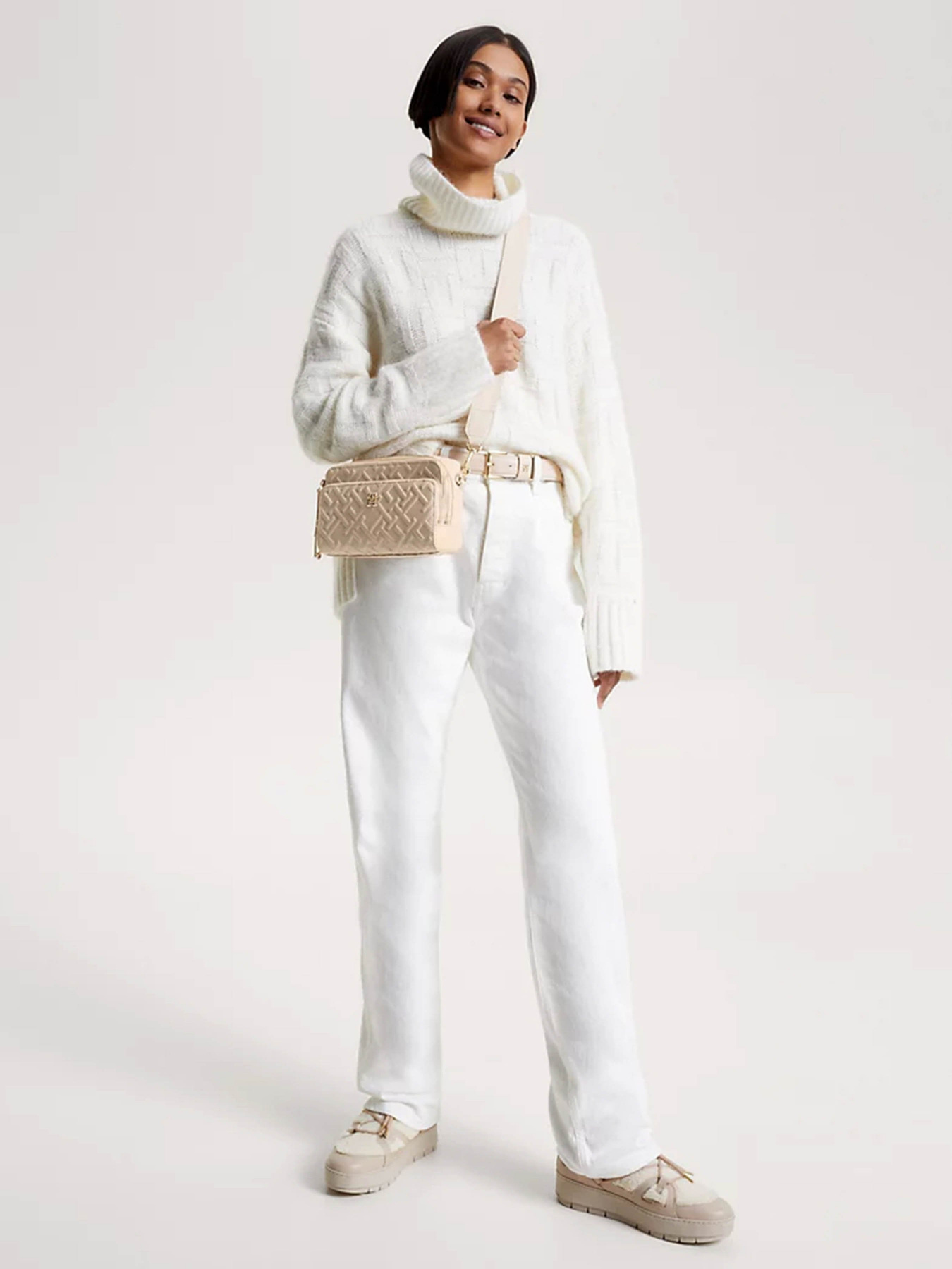 Кросс-боди Tommy Hilfiger модель AW0AW15208-ABO Фото