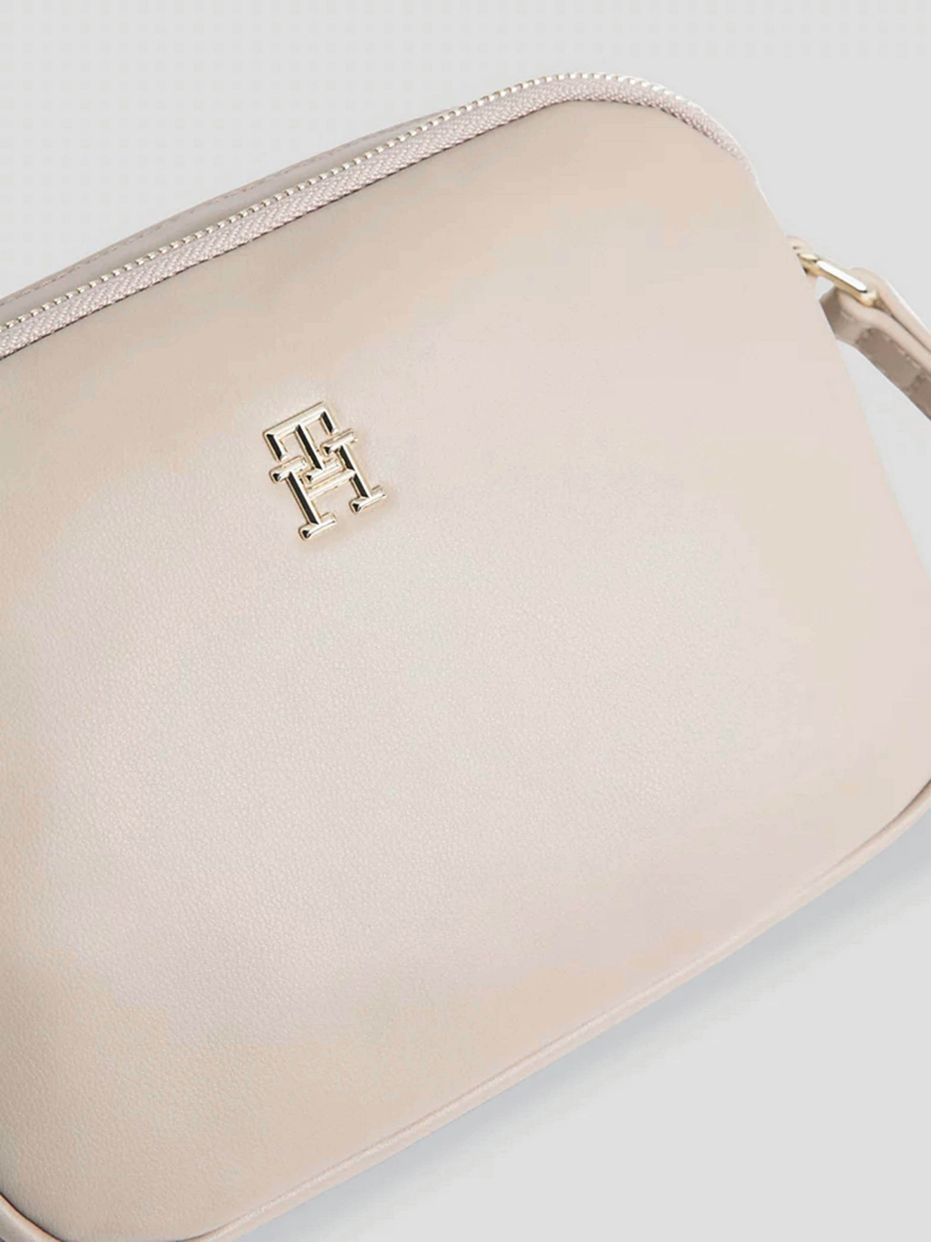 Кросс-боди Tommy Hilfiger модель AW0AW15235-ABO Фото