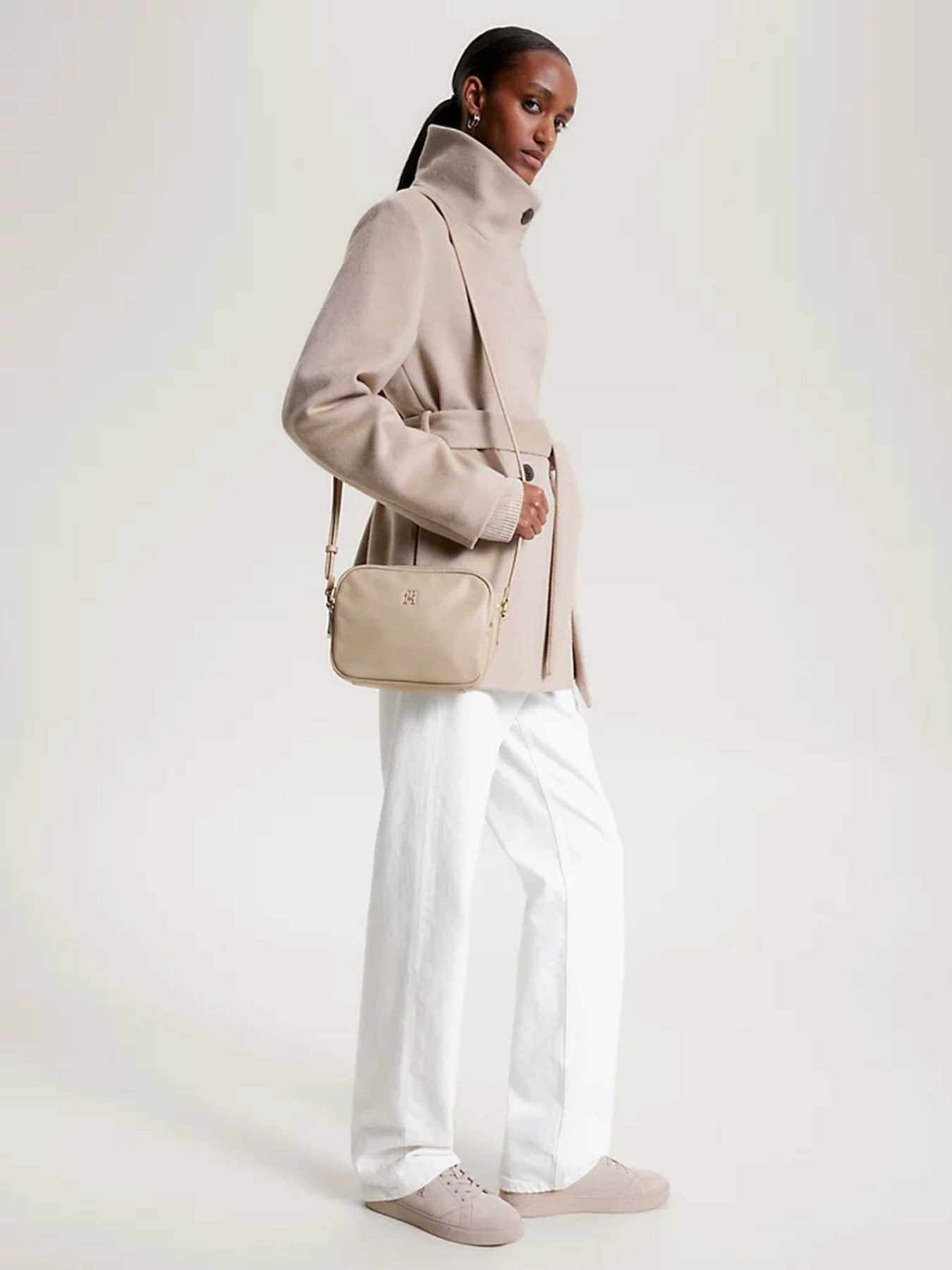 Кросс-боди Tommy Hilfiger модель AW0AW15235-ABO Фото