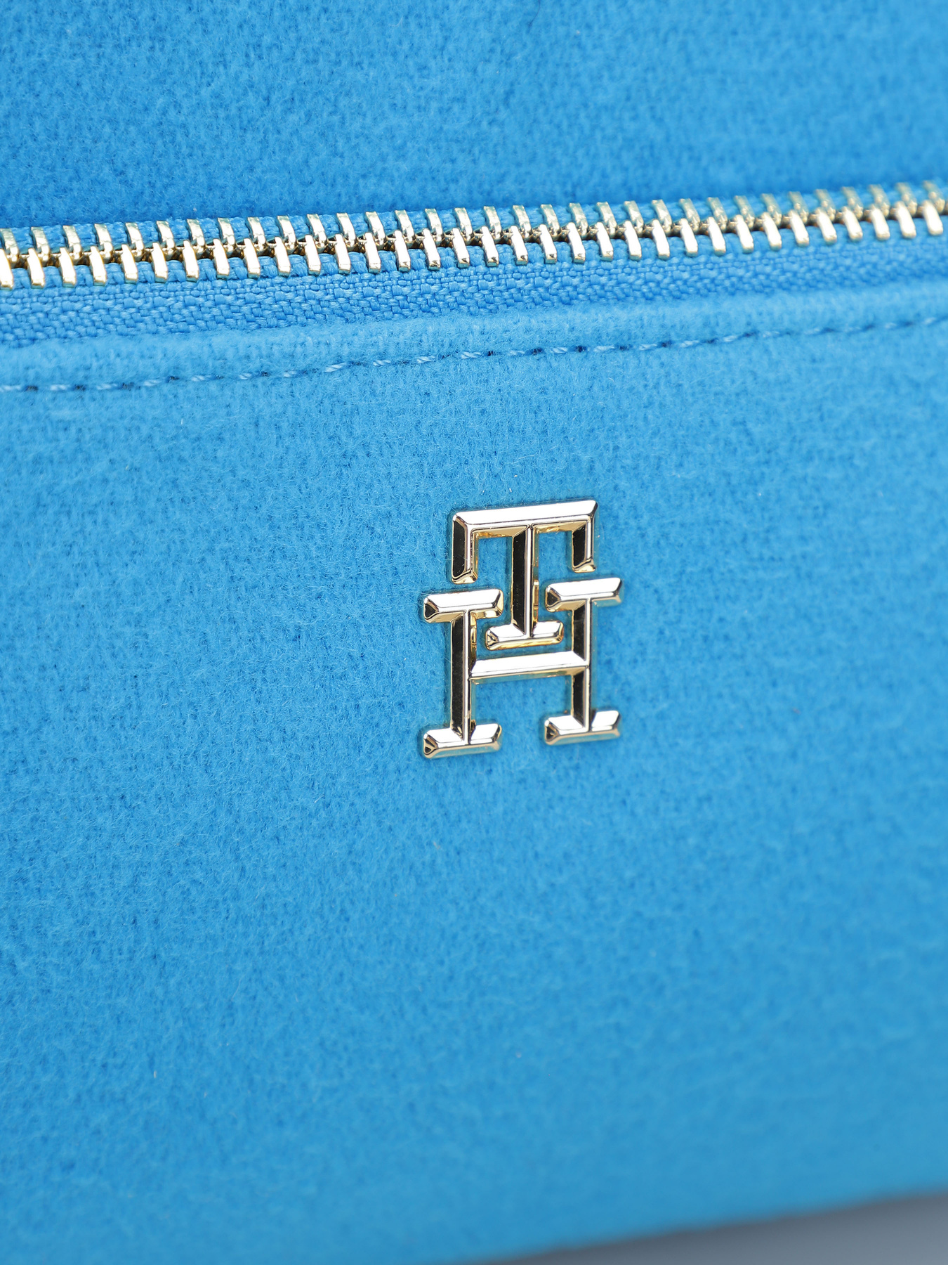 Кросс-боди Tommy Hilfiger модель AW0AW15879-CZU Фото