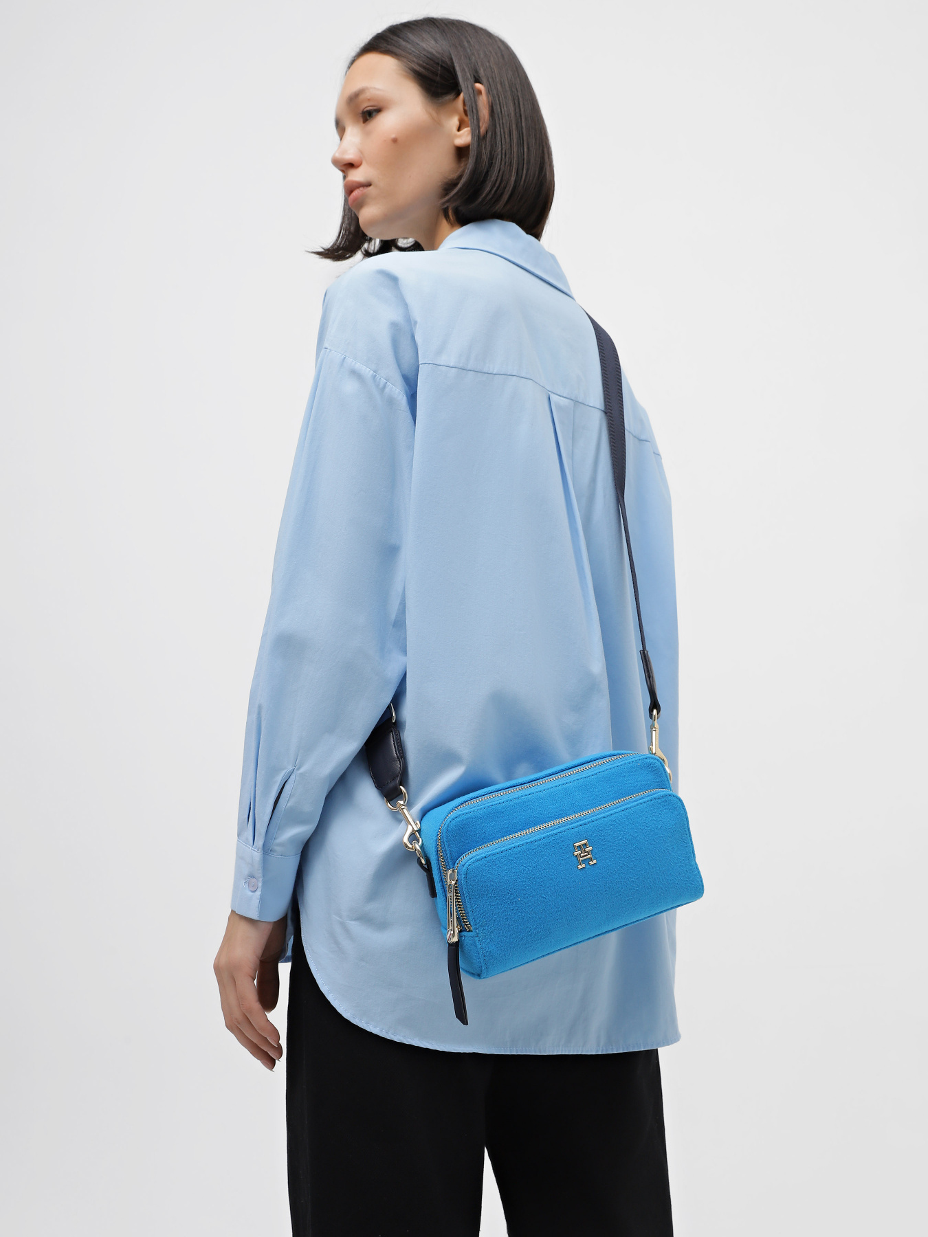 Кросс-боди Tommy Hilfiger модель AW0AW15879-CZU Фото