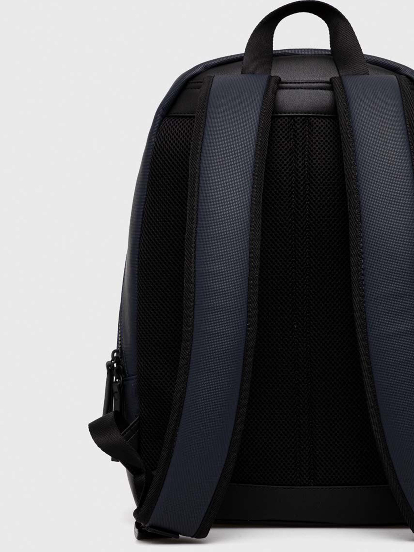 Повседневный рюкзак Tommy Hilfiger модель AM0AM11782-DW6 Повседневный рюкзак Tommy Hilfiger модель AM0AM11782-DW6 Фото