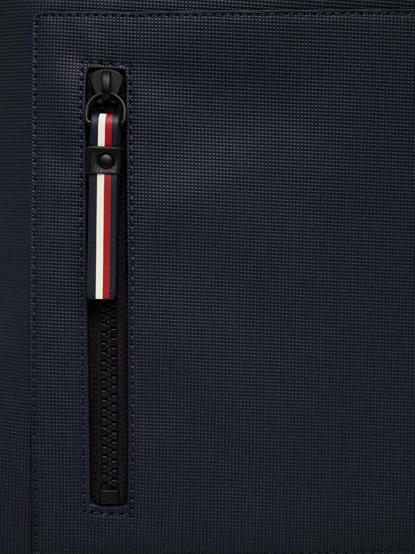 Повседневный рюкзак Tommy Hilfiger модель AM0AM11782-DW6 Повседневный рюкзак Tommy Hilfiger модель AM0AM11782-DW6 Фото