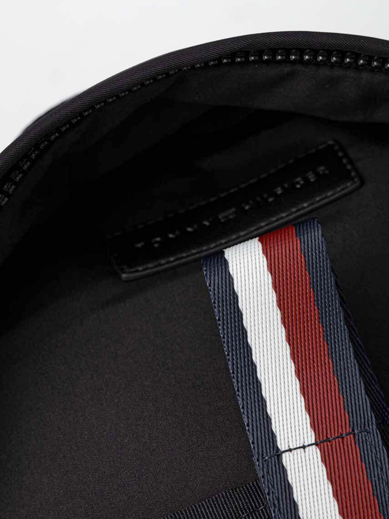 Повседневный рюкзак Tommy Hilfiger модель AM0AM11788-BDS Фото