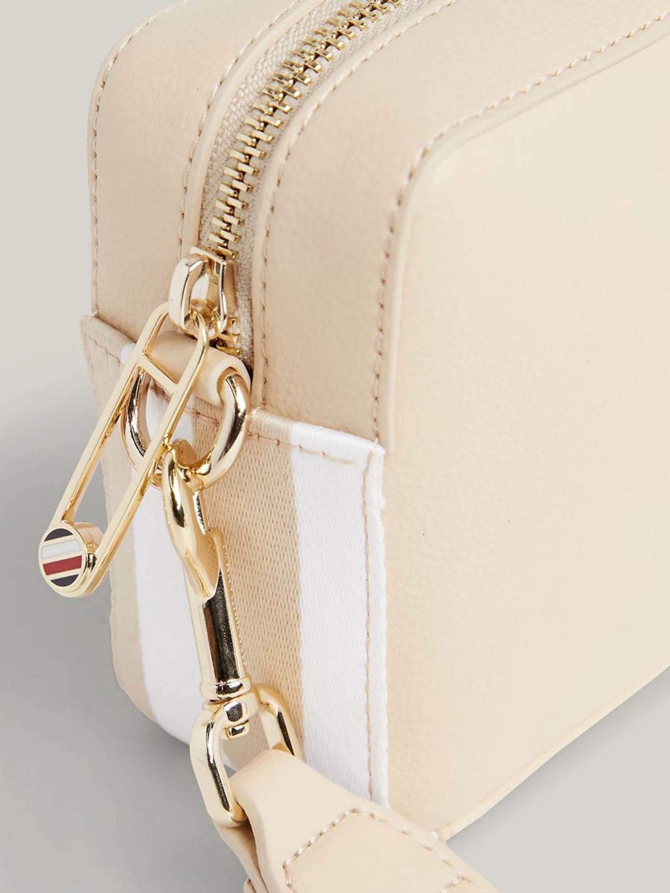 Крос-боді Tommy Hilfiger модель AW0AW15724-AES Фото