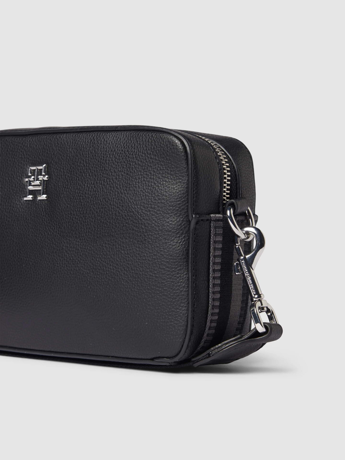 Кросс-боди Tommy Hilfiger модель AW0AW15724-BDS Фото