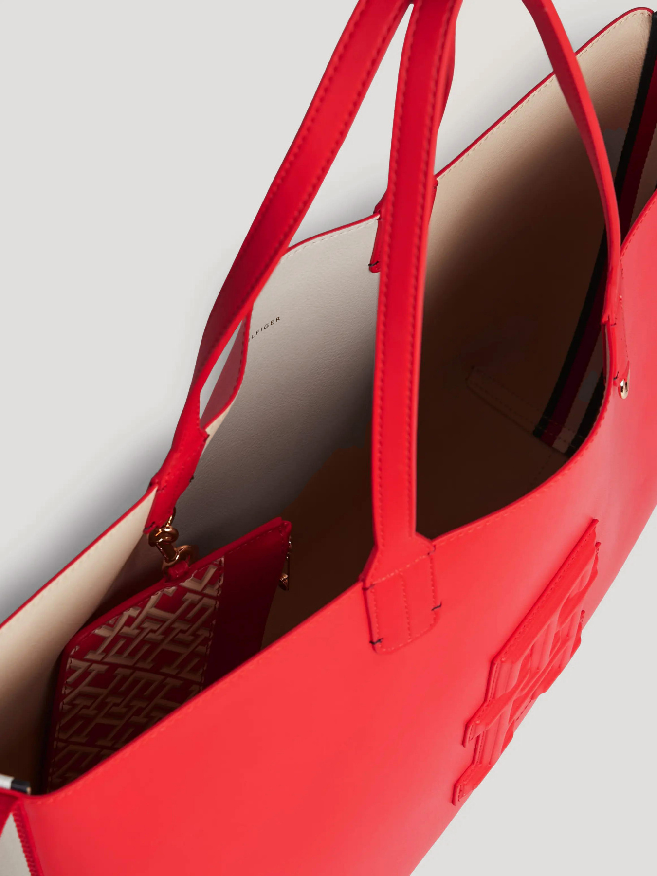 Сумка Tommy Hilfiger модель AW0AW16072-XND Фото