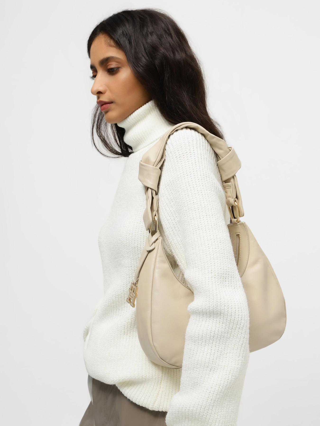 Хобо Tommy Hilfiger модель AW0AW16073-0K4 Фото