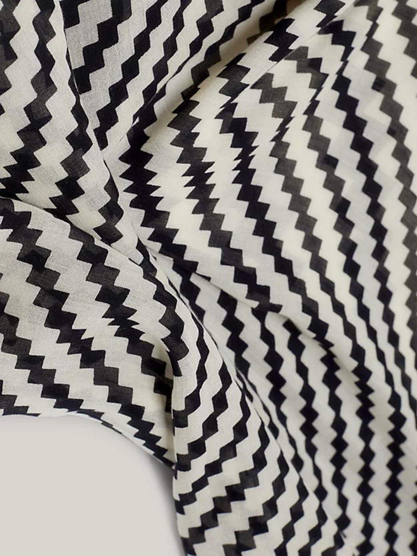 Шарф Tommy Hilfiger модель AW0AW15787-DW6 Фото