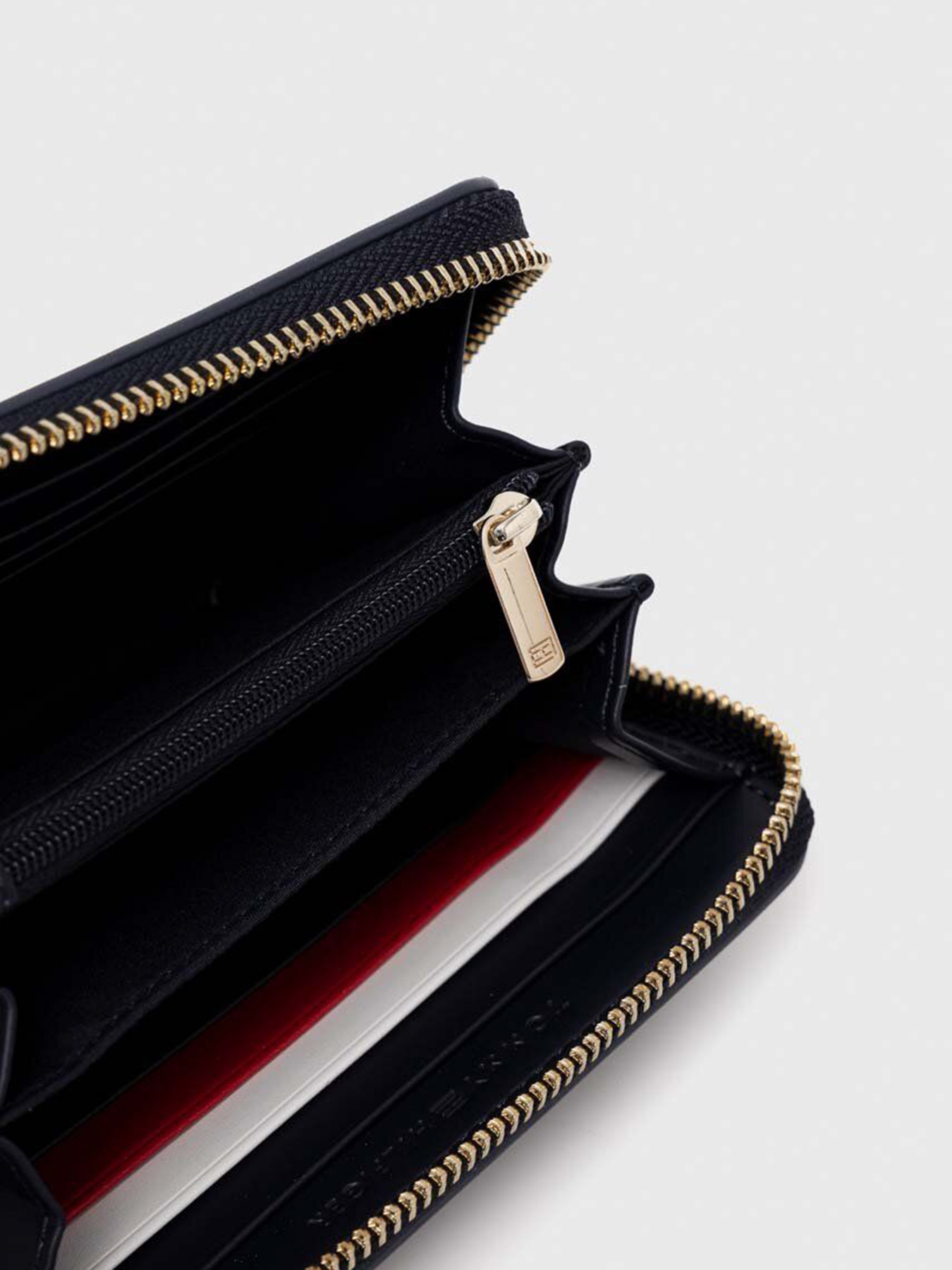 Кошелек Tommy Hilfiger модель AW0AW15754-DW6 Фото