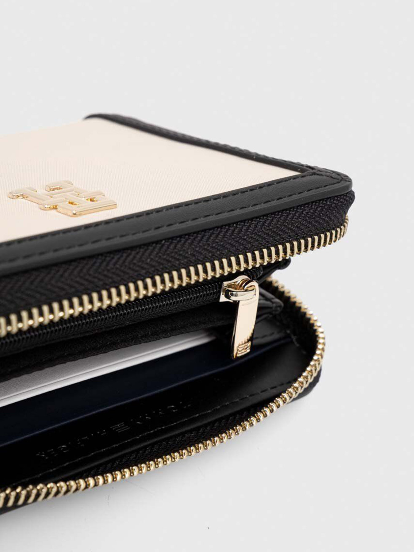 Кошелек Tommy Hilfiger модель AW0AW16090-0F4 Фото