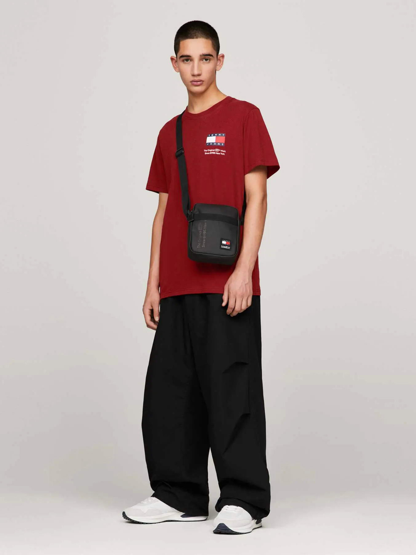 Мессенджер Tommy Hilfiger модель AM0AM11962-BDS Фото