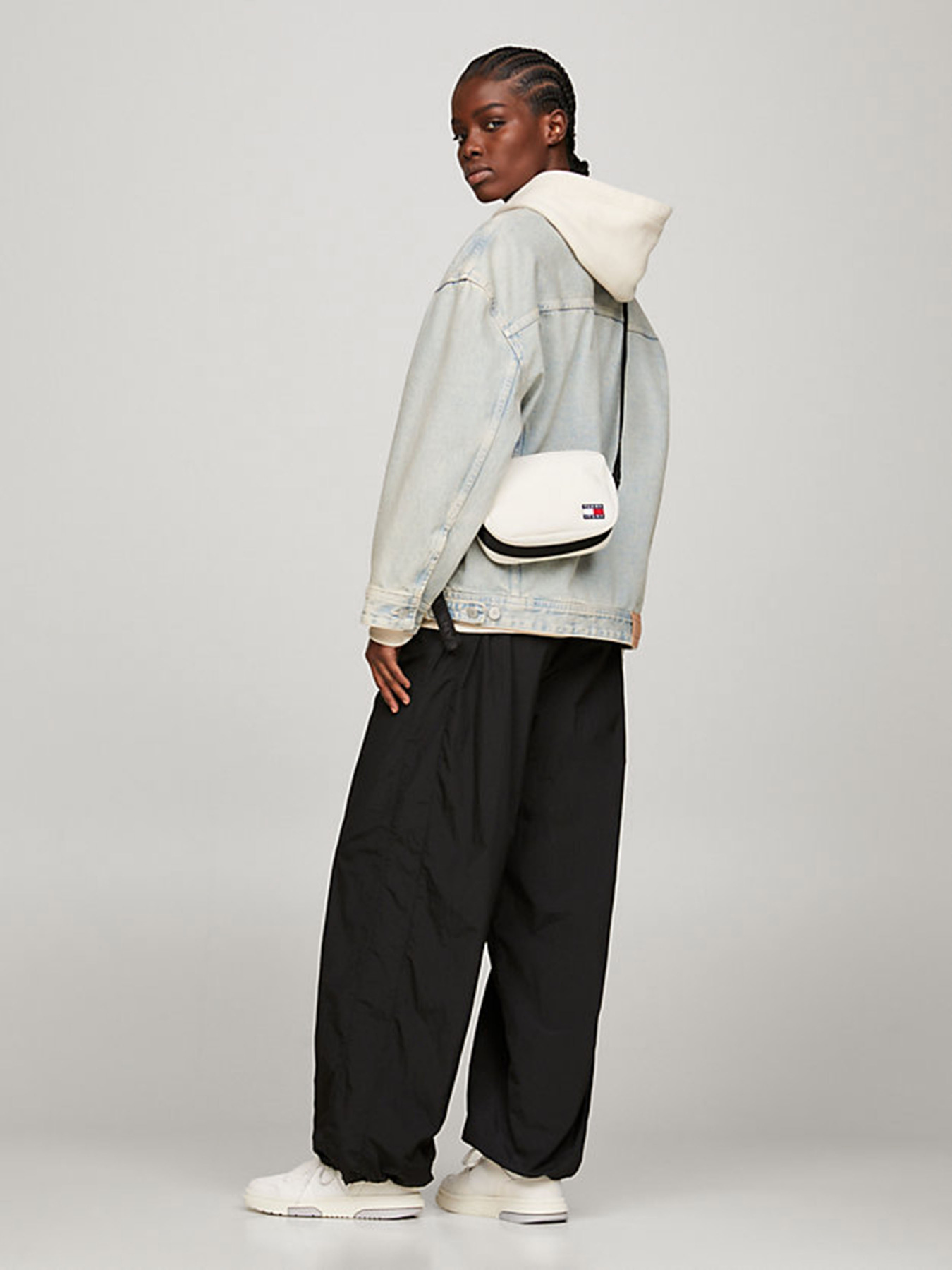 Кросс-боди Tommy Hilfiger модель AW0AW15818-ACG Фото