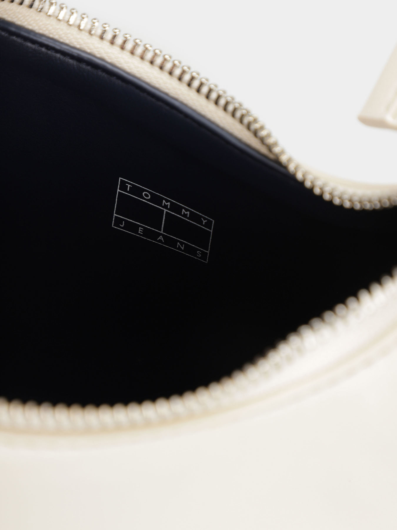 Хобо Tommy Hilfiger модель AW0AW16097-ACG Фото