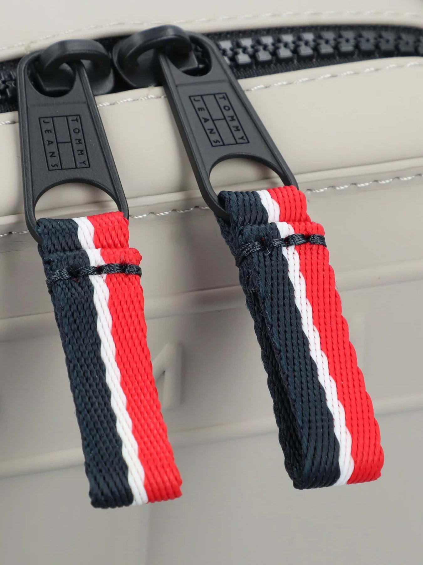 Мессенджер Tommy Hilfiger модель AM0AM12134-PKQ Фото