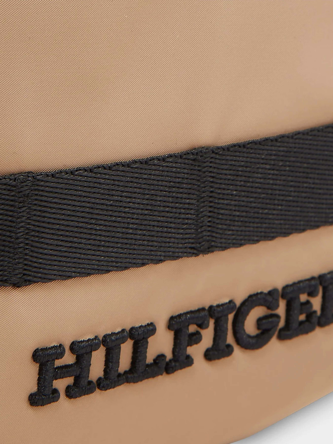 Мессенджер Tommy Hilfiger модель AM0AM12204-RBL Мессенджер Tommy Hilfiger модель AM0AM12204-RBL Фото