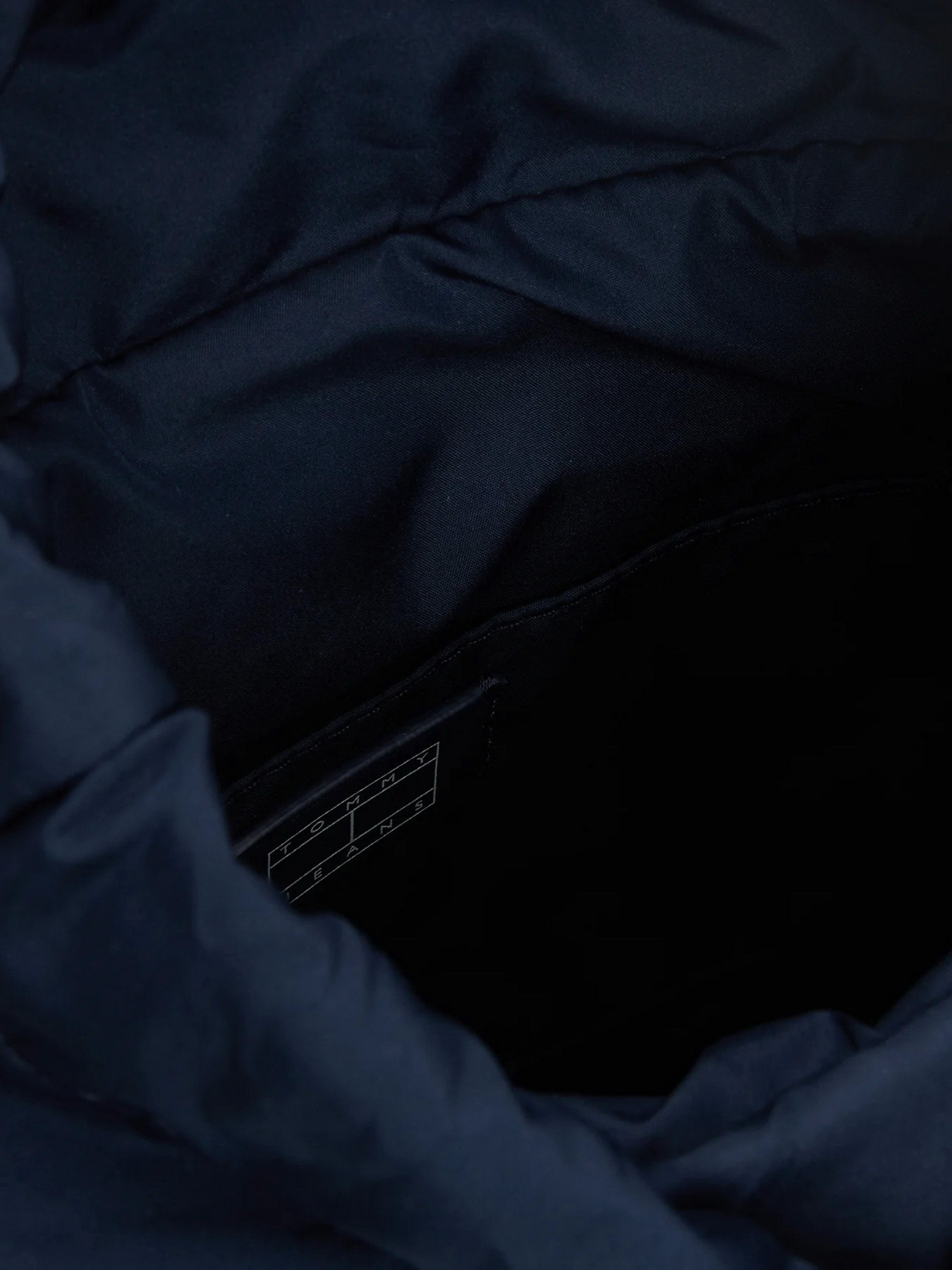 Повсякденний рюкзак Tommy Hilfiger модель AW0AW15938-C1G Повсякденний рюкзак Tommy Hilfiger модель AW0AW15938-C1G Фото