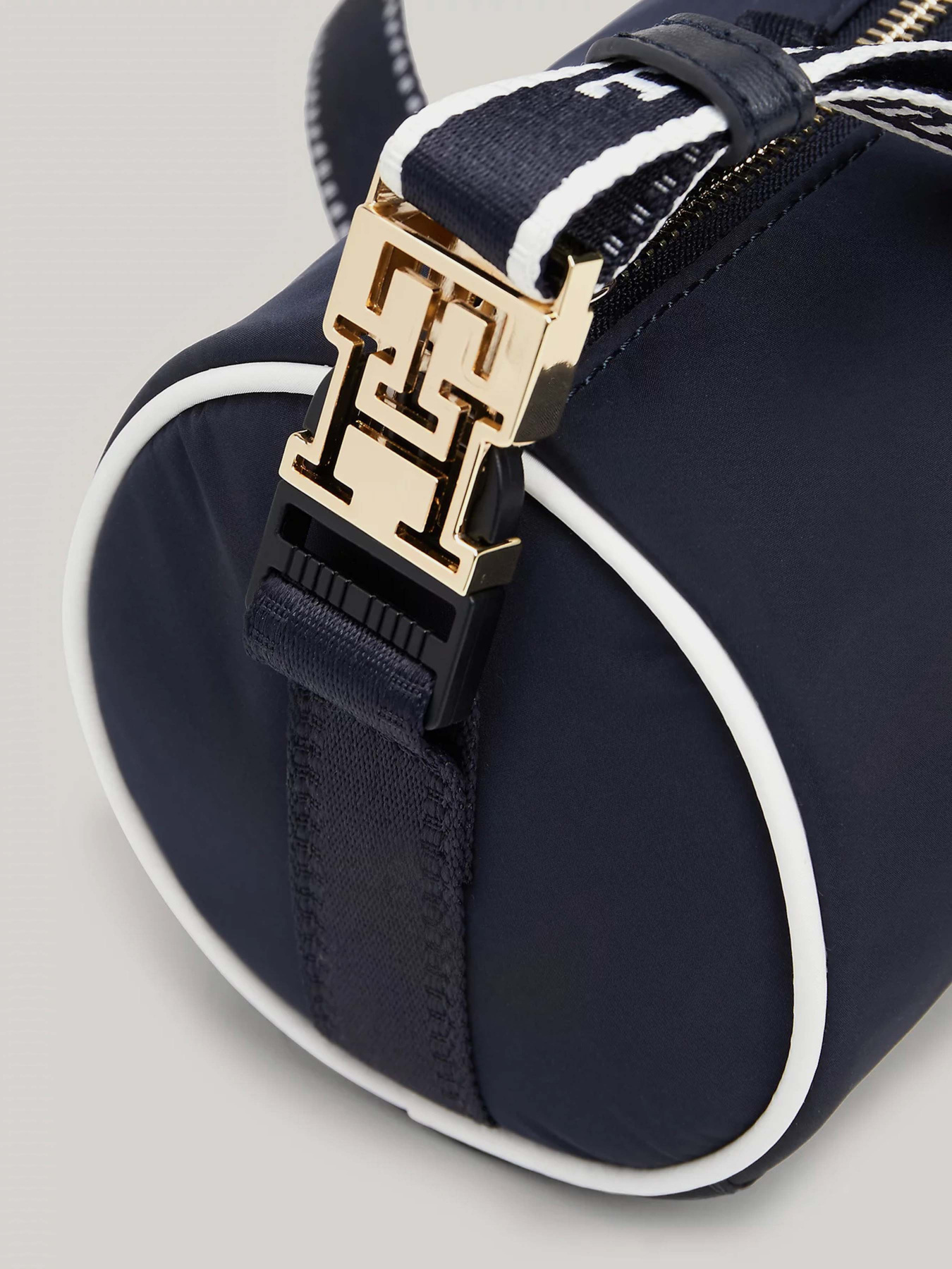 Кросс-боди Tommy Hilfiger модель AW0AW15979-DW6 Фото