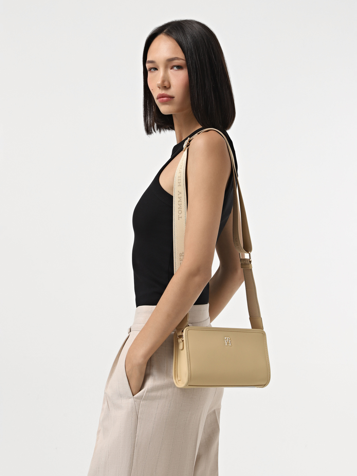 Кросс-боди Tommy Hilfiger модель AW0AW16163-ACR Фото