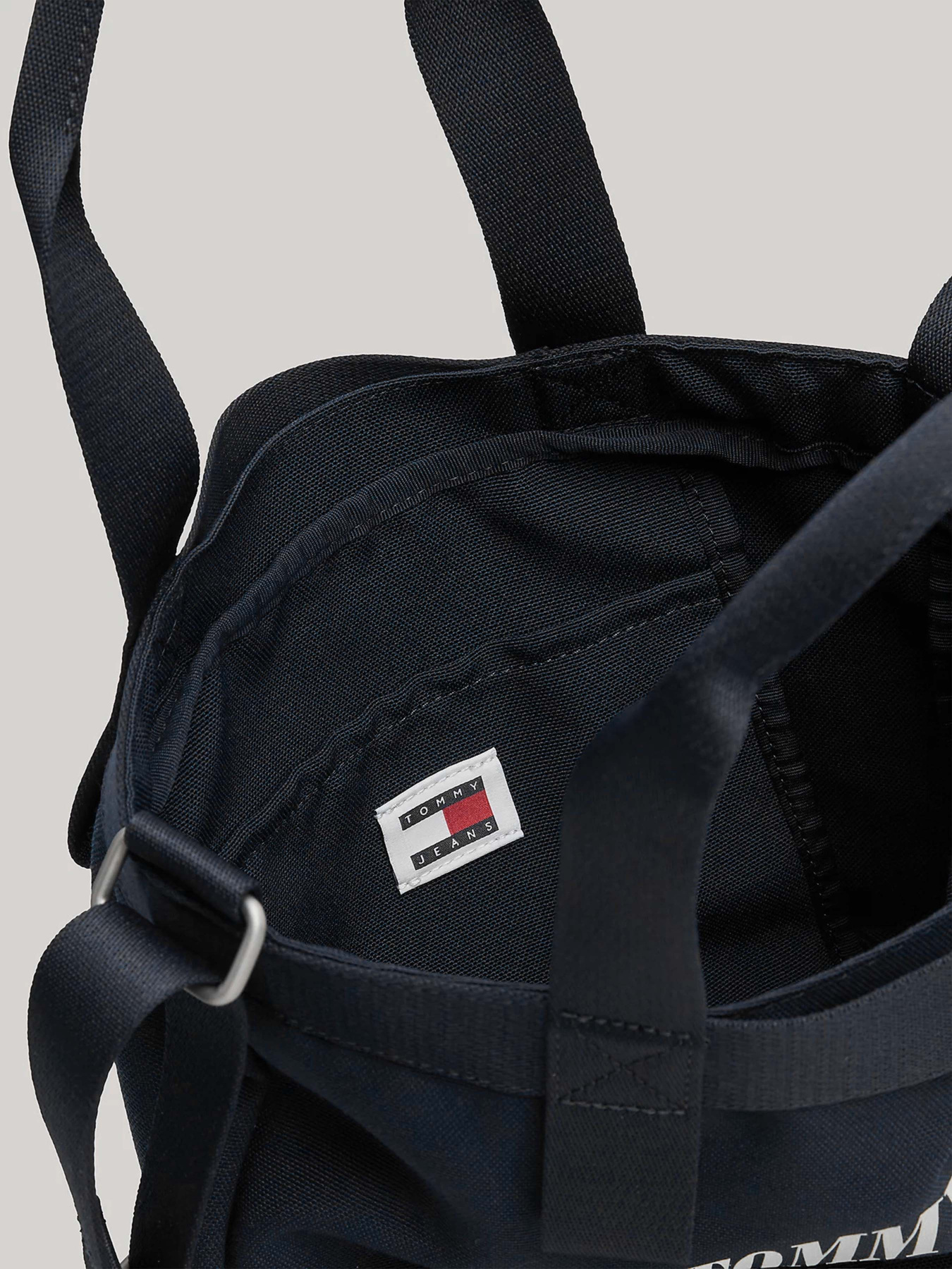 Сумка Tommy Hilfiger модель AW0AW16217-C1G Фото