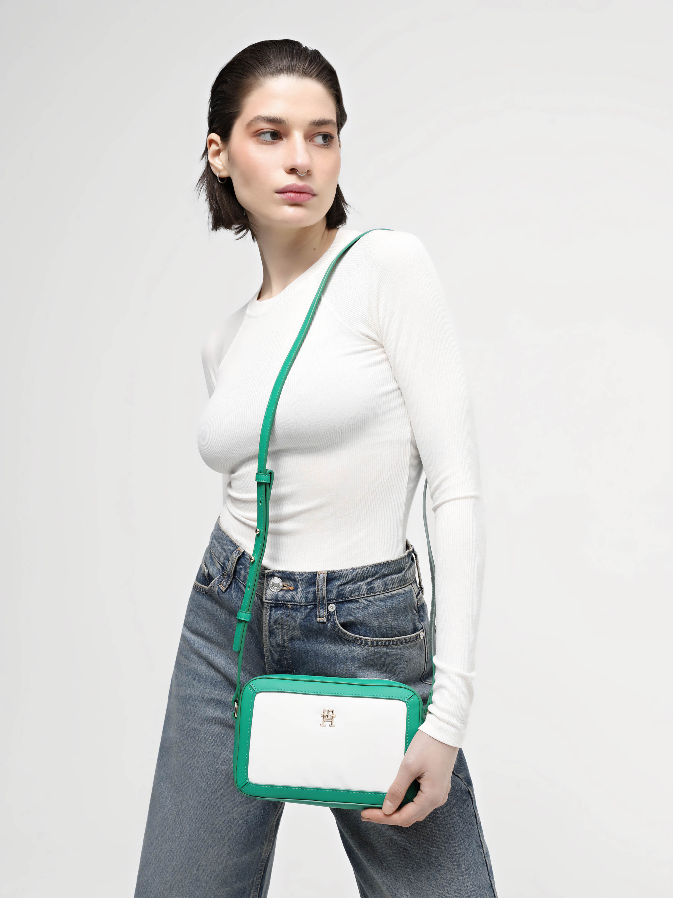 Крос-боді Tommy Hilfiger модель AW0AW16428-0K4 Фото