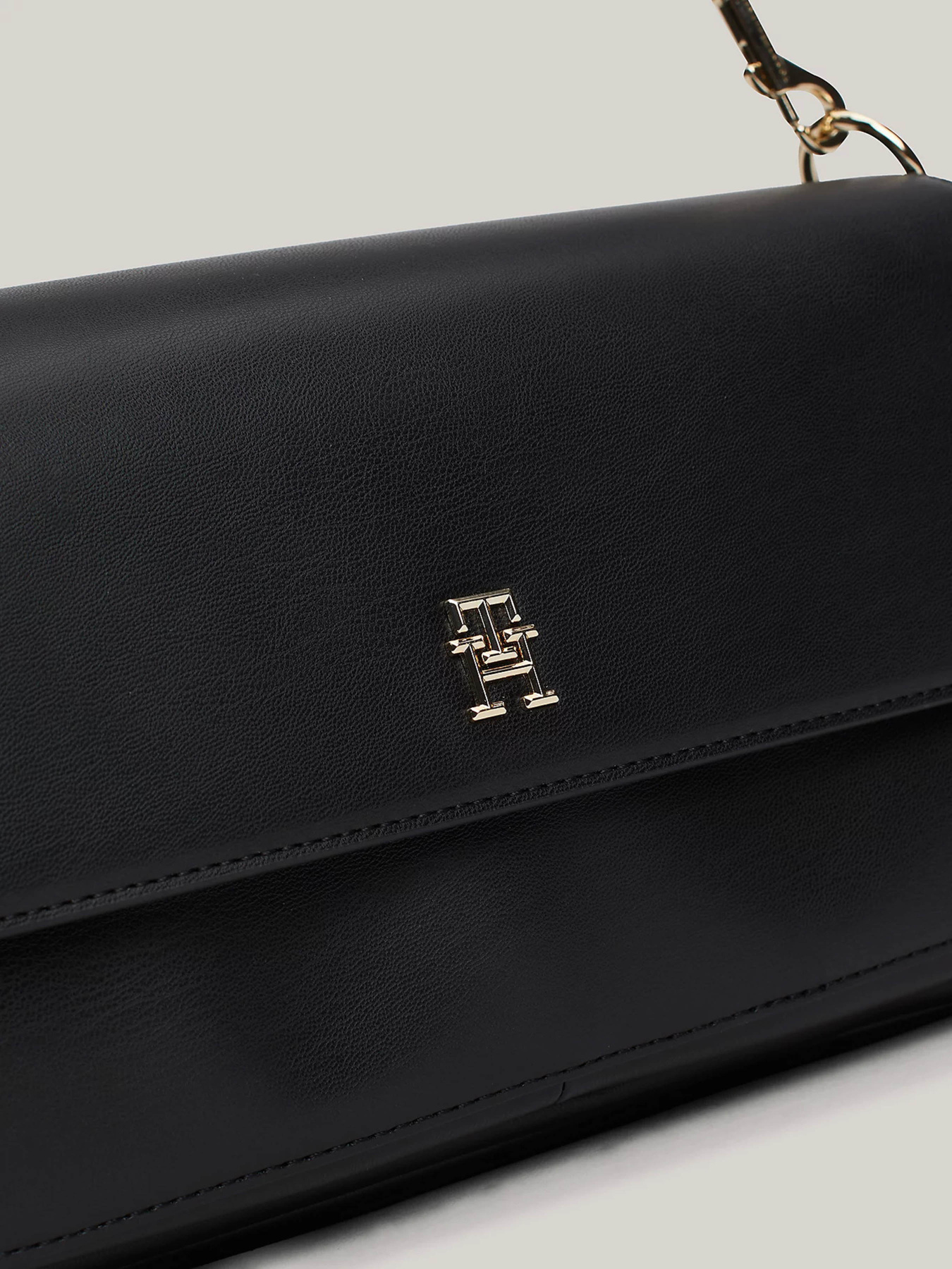 Кросс-боди Tommy Hilfiger модель AW0AW16286-BDS Фото