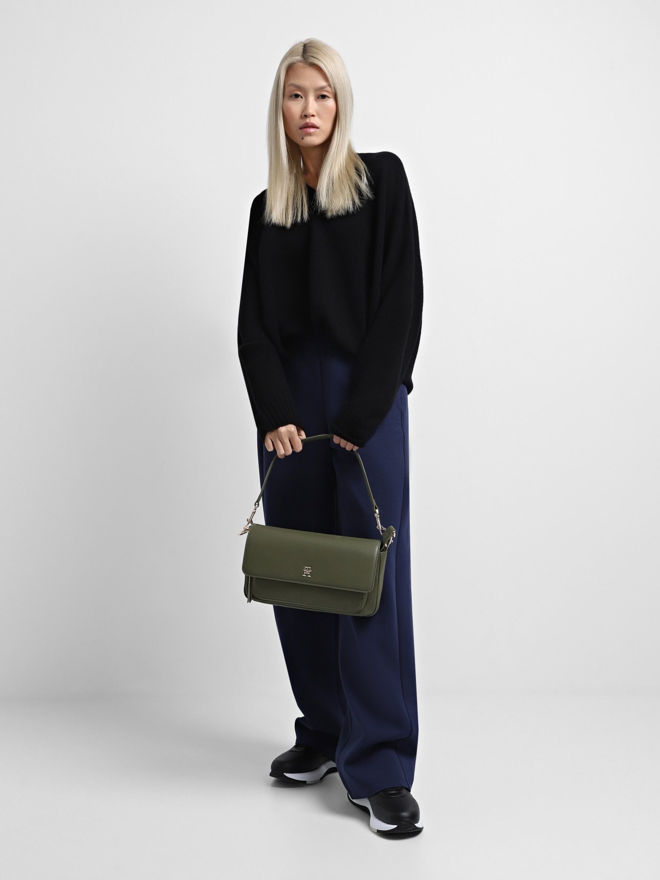 Кросс-боди Tommy Hilfiger модель AW0AW16286-MSH Фото