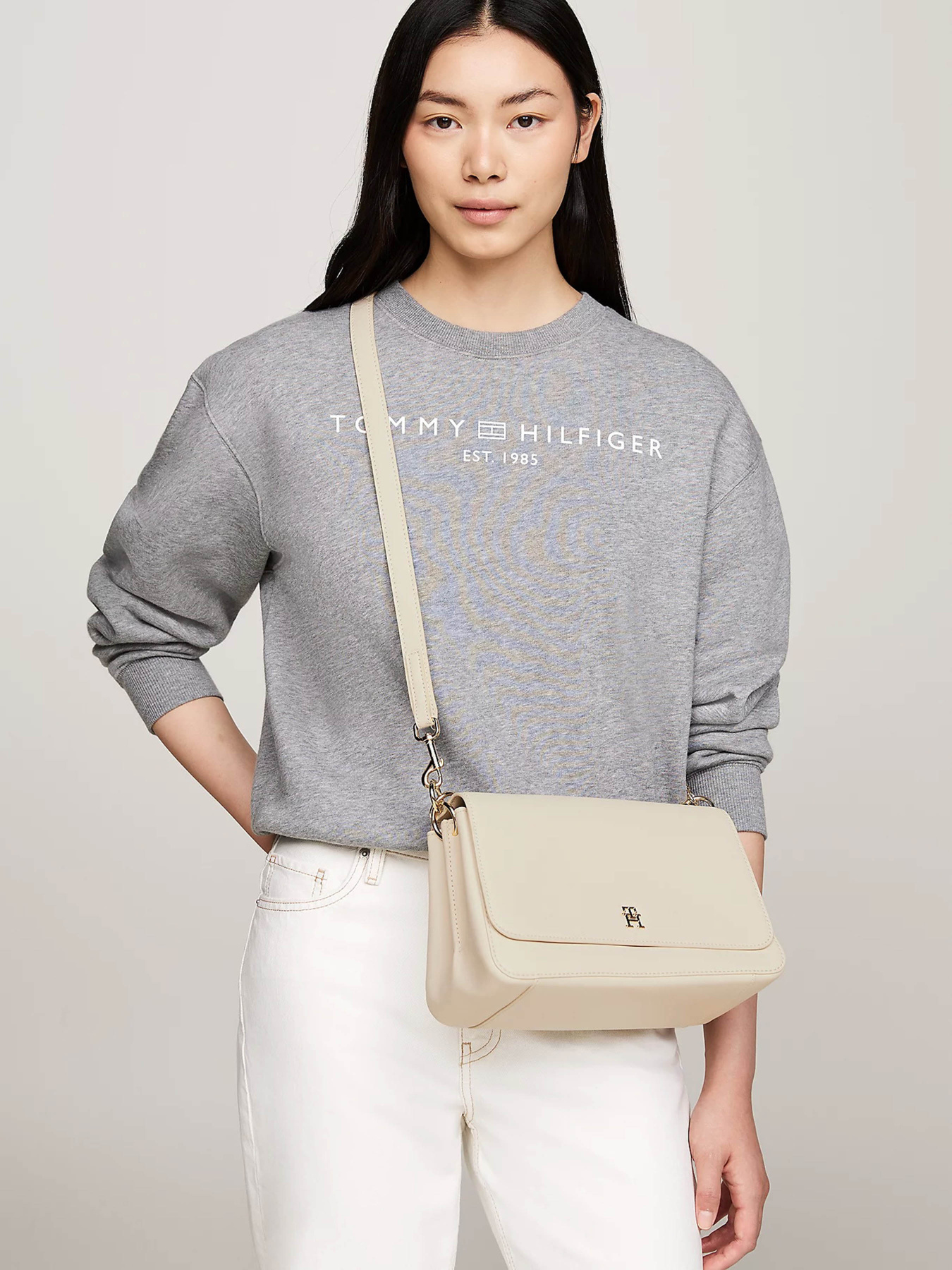 Крос-боді Tommy Hilfiger модель AW0AW16680-ACI Фото