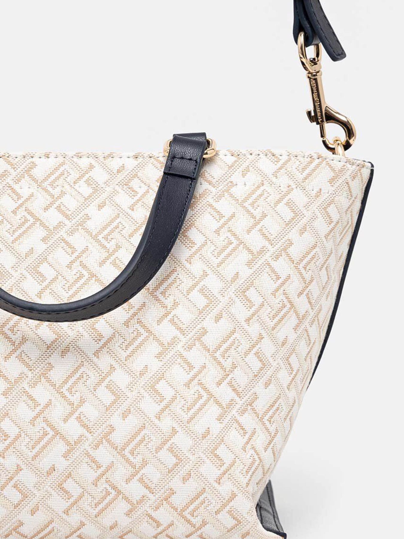 Сумка Tommy Hilfiger модель AW0AW16707-DW6 Сумка Tommy Hilfiger модель AW0AW16707-DW6 Фото