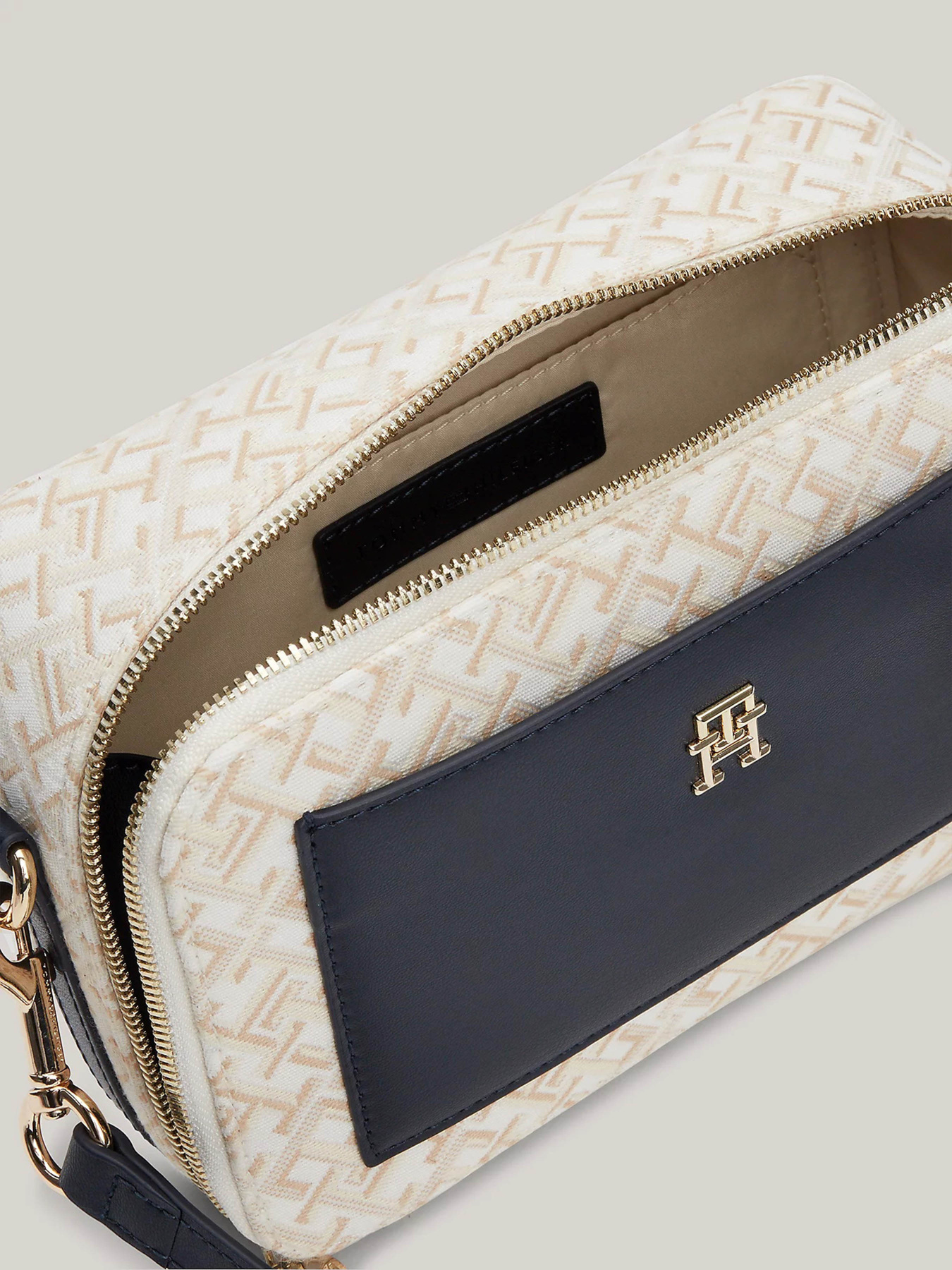 Кросс-боди Tommy Hilfiger модель AW0AW16710-DW6 Фото