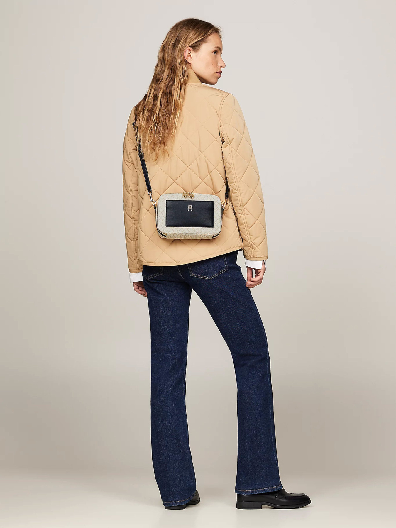 Крос-боді Tommy Hilfiger модель AW0AW16710-DW6 Крос-боді Tommy Hilfiger модель AW0AW16710-DW6 Фото