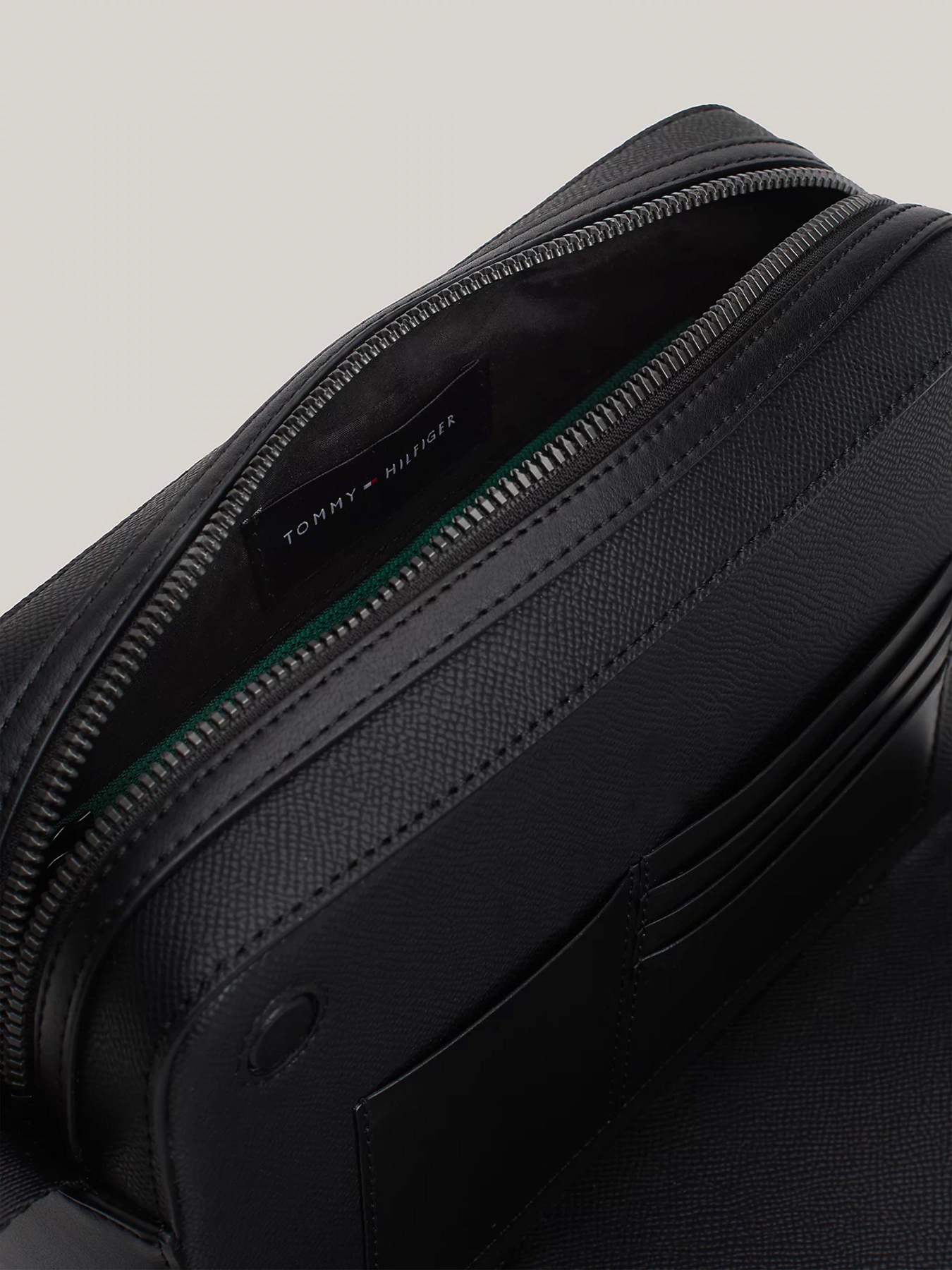 Мессенджер Tommy Hilfiger модель AM0AM12701-0GJ Фото