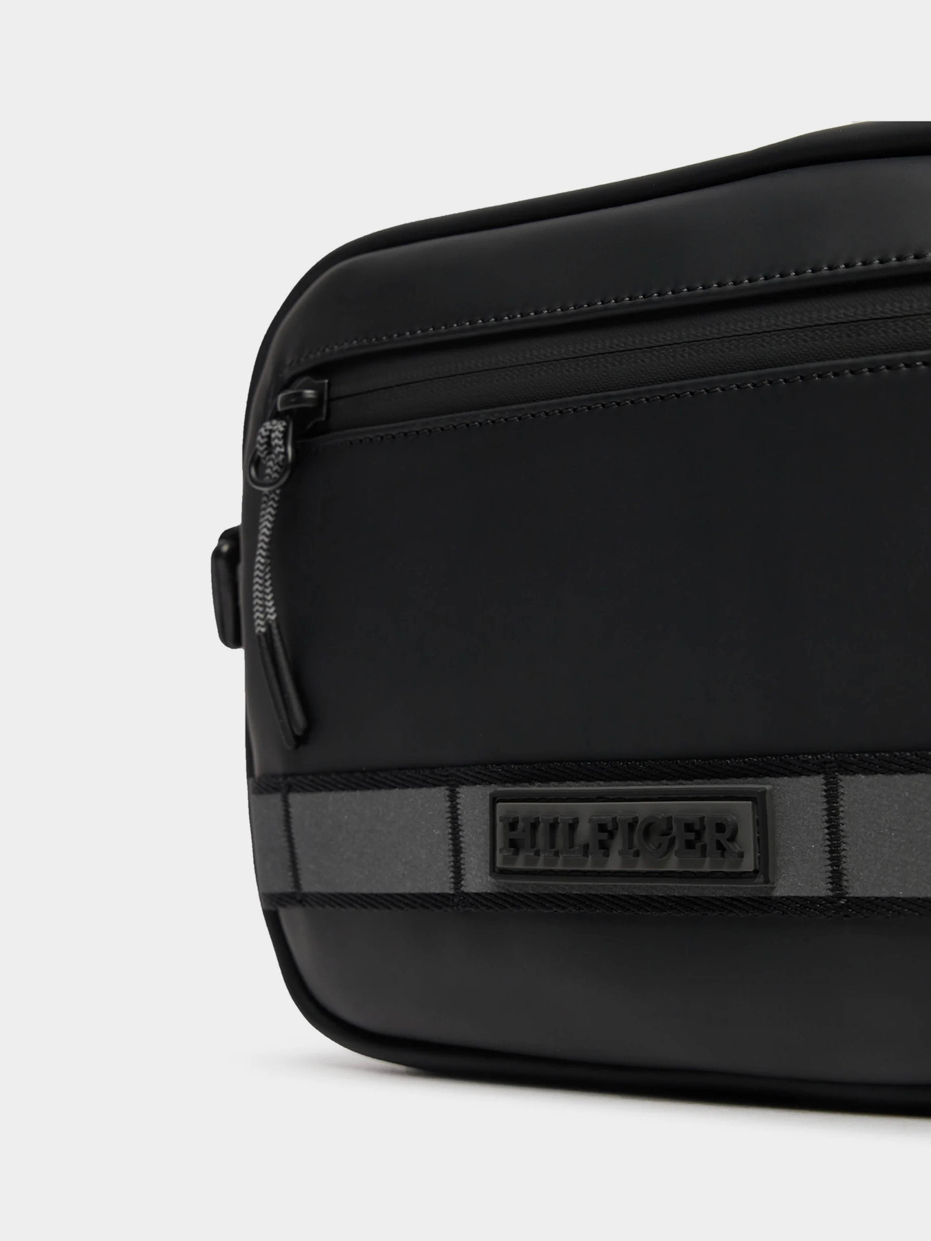 Мессенджер Tommy Hilfiger модель AM0AM12746-BDS Мессенджер Tommy Hilfiger модель AM0AM12746-BDS Фото